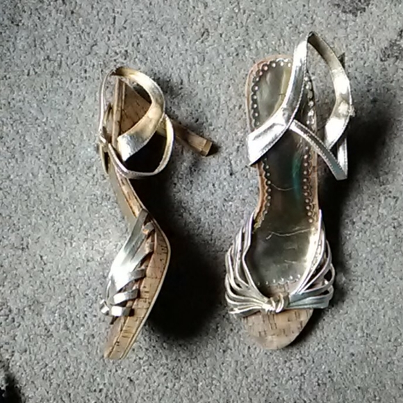 Heels - Picture 2 of 4